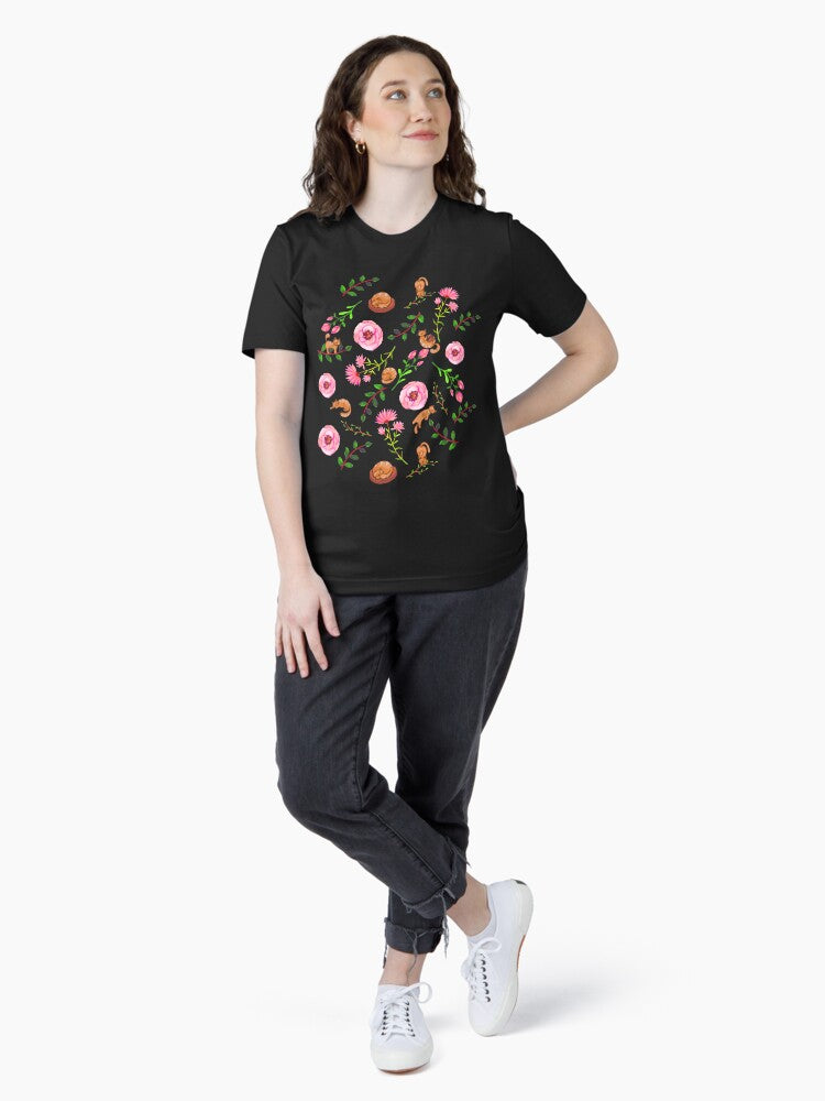 Cats among roses Essential T-Shirt