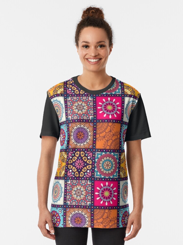Mosaic Pattern Graphic T-Shirt